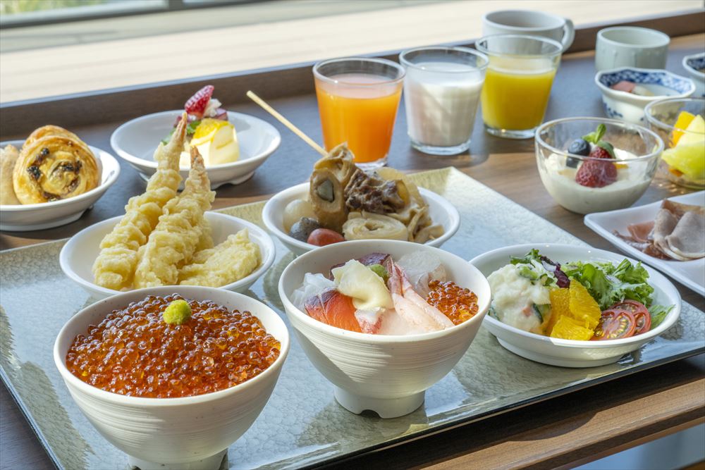 ラビスタ東京ベイ_朝食。一日の始まりに和洋多彩な朝食バイキングをお愉しみください。